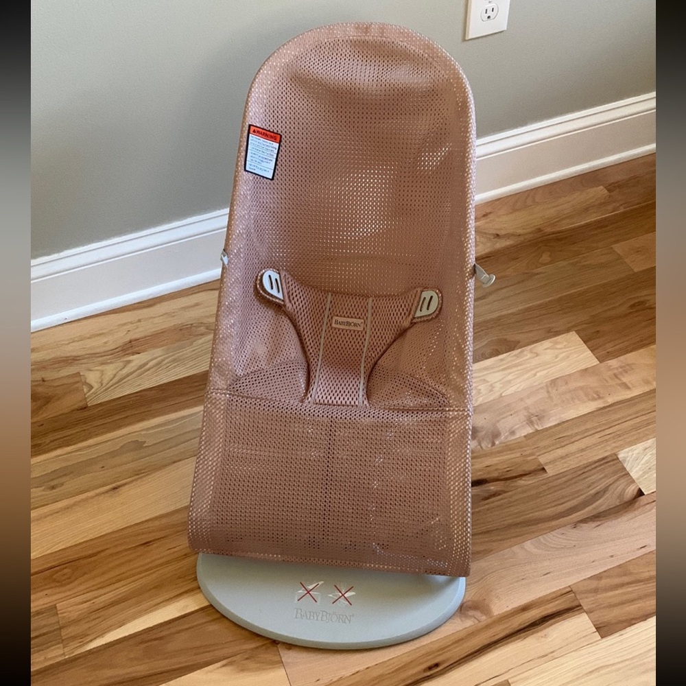 BabyBjorn Bouncer Bliss - Dusty Pink Mesh with Light Gray Frame